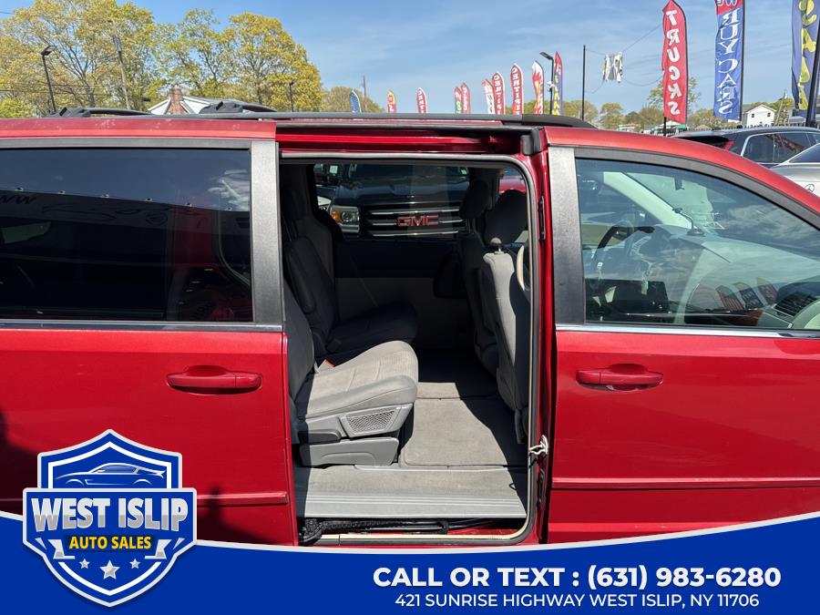 2008 Chrysler Town & Country Touring photo