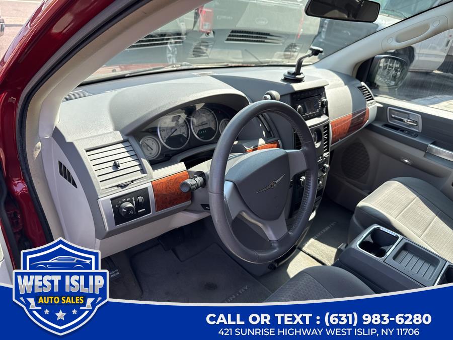 2008 Chrysler Town & Country Touring photo