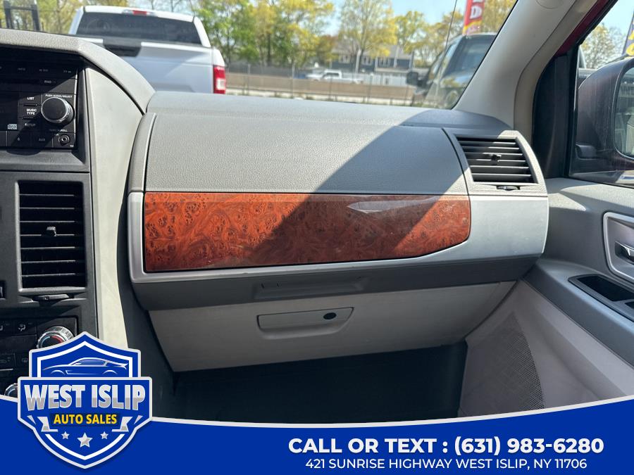 2008 Chrysler Town & Country Touring photo
