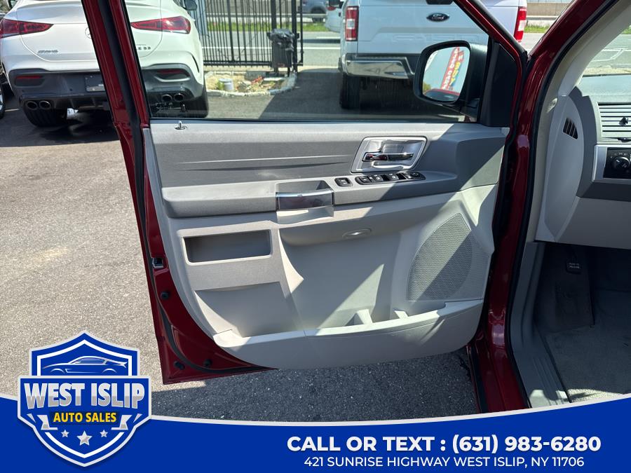 2008 Chrysler Town & Country Touring photo