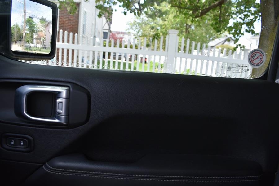 2023 Jeep Wrangler Sahara 4xe photo