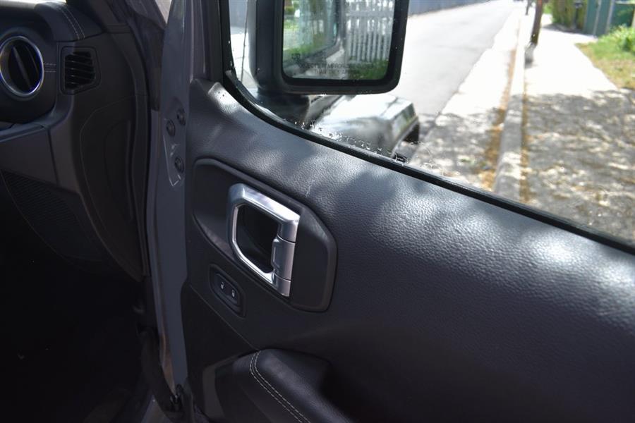 2023 Jeep Wrangler Sahara 4xe photo