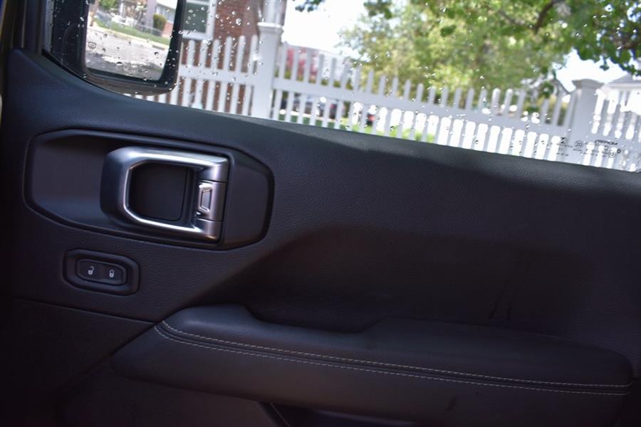 2023 Jeep Wrangler Sahara 4xe photo