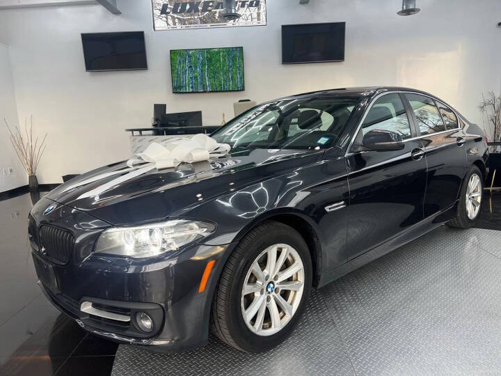 2016 BMW 5-Series 4dr Sdn 528i xDrive AWD photo