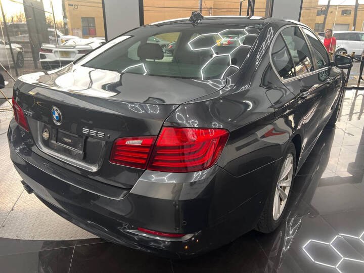 2016 BMW 5-Series 4dr Sdn 528i xDrive AWD photo