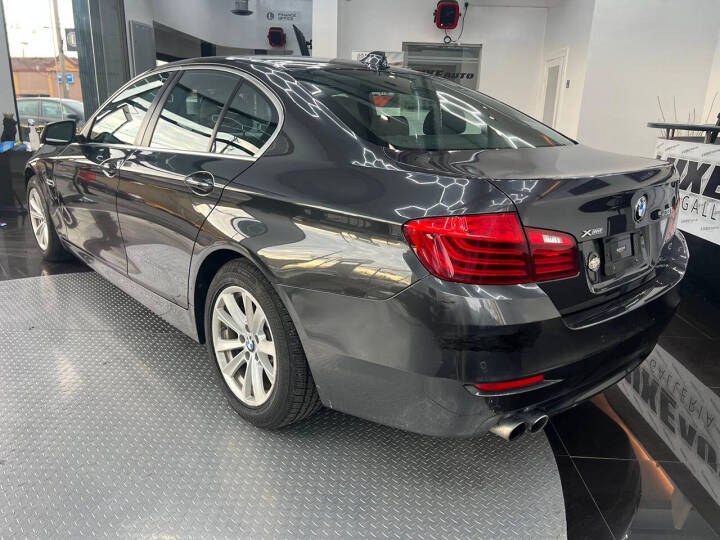 2016 BMW 5-Series 4dr Sdn 528i xDrive AWD photo
