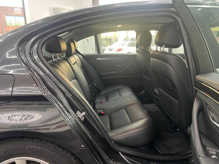 2016 BMW 5-Series 4dr Sdn 528i xDrive AWD photo