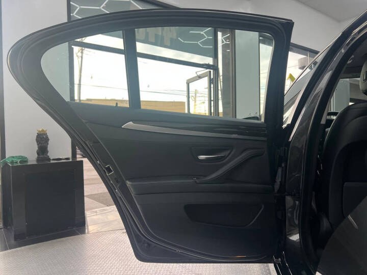 2016 BMW 5-Series 4dr Sdn 528i xDrive AWD photo