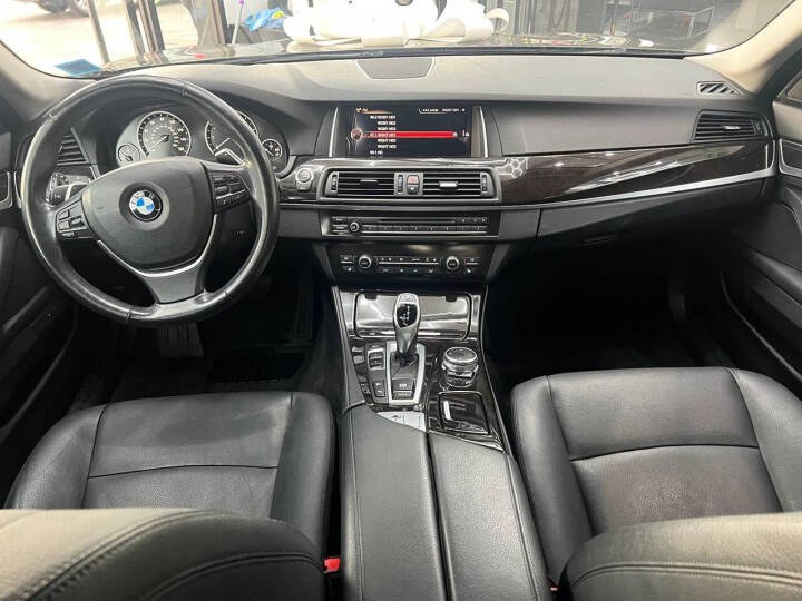 2016 BMW 5-Series 4dr Sdn 528i xDrive AWD photo
