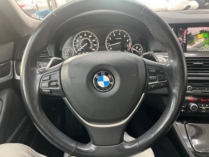 2016 BMW 5-Series 4dr Sdn 528i xDrive AWD photo