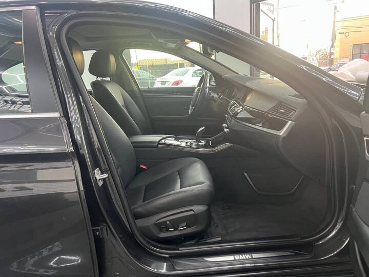 2016 BMW 5-Series 4dr Sdn 528i xDrive AWD photo