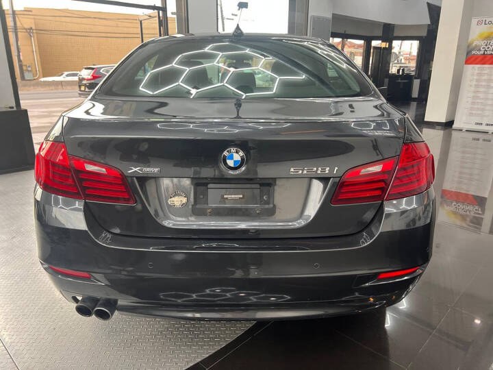 2016 BMW 5-Series 4dr Sdn 528i xDrive AWD photo