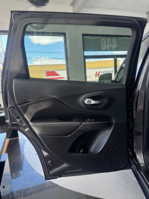2015 Jeep Cherokee 4WD 4dr Limited photo