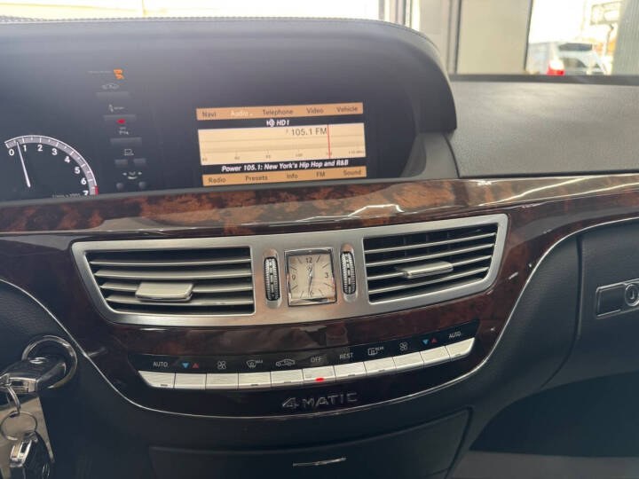 2013 Mercedes-Benz S-Class S550 4MATIC photo