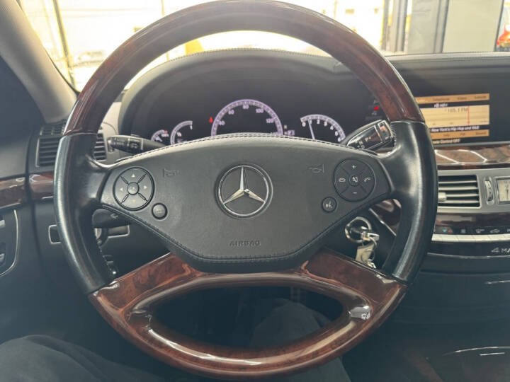 2013 Mercedes-Benz S-Class S550 4MATIC photo