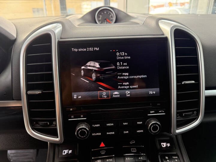 2017 Porsche Cayenne Platinum Edition AWD photo