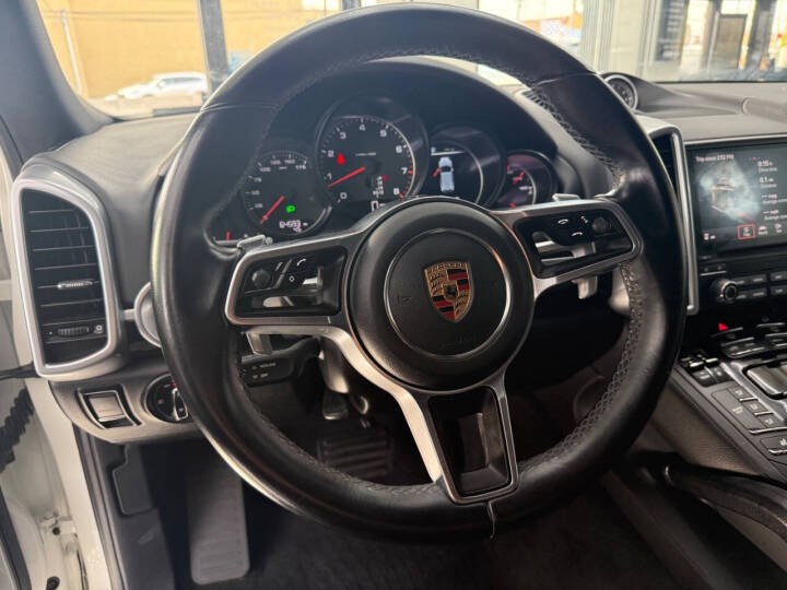 2017 Porsche Cayenne Platinum Edition AWD photo
