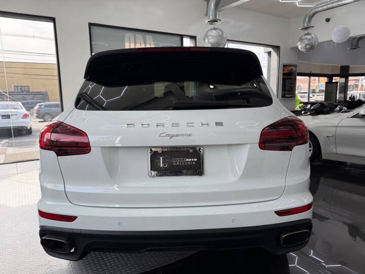 2017 Porsche Cayenne Platinum Edition AWD photo