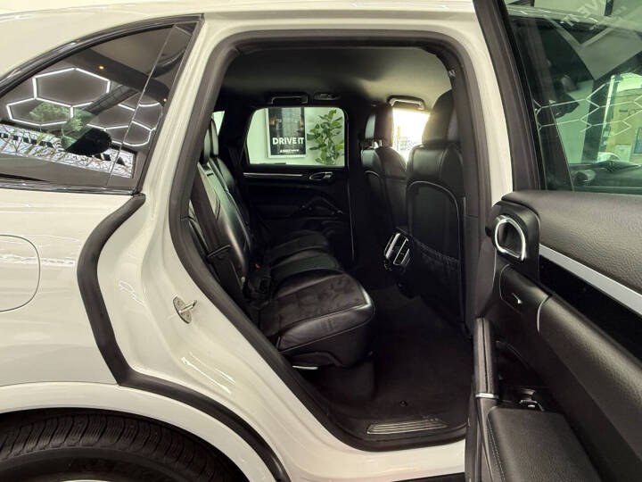 2017 Porsche Cayenne Platinum Edition AWD photo