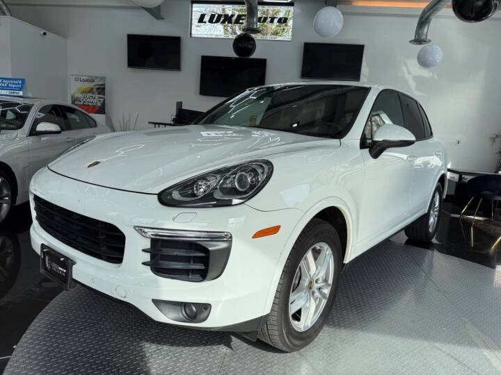 2017 Porsche Cayenne Platinum Edition AWD photo