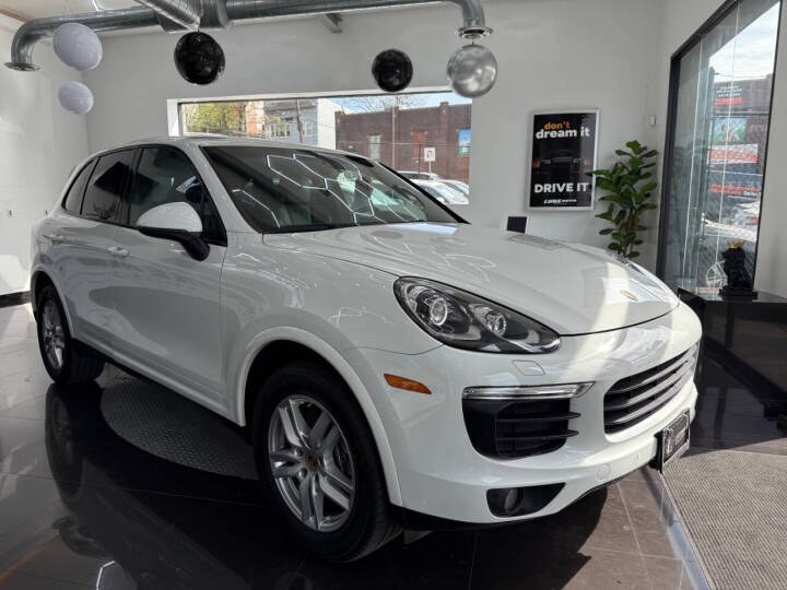 2017 Porsche Cayenne Platinum Edition AWD photo