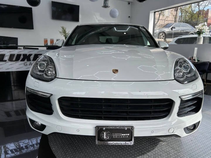 2017 Porsche Cayenne Platinum Edition AWD photo