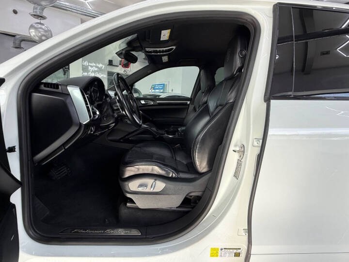 2017 Porsche Cayenne Platinum Edition AWD photo