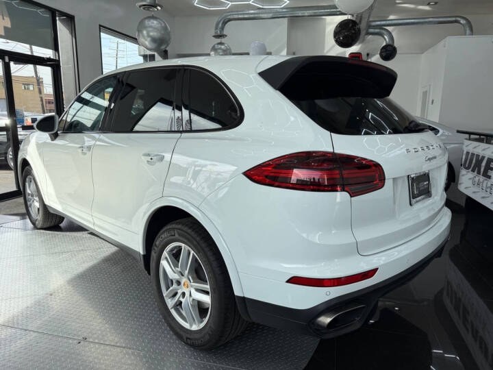 2017 Porsche Cayenne Platinum Edition AWD photo