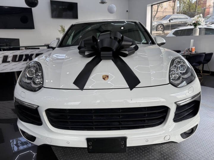 2017 Porsche Cayenne Platinum Edition AWD photo