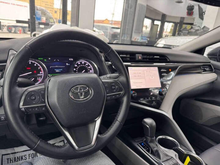 2019 Toyota Camry XLE Auto (Natl) photo