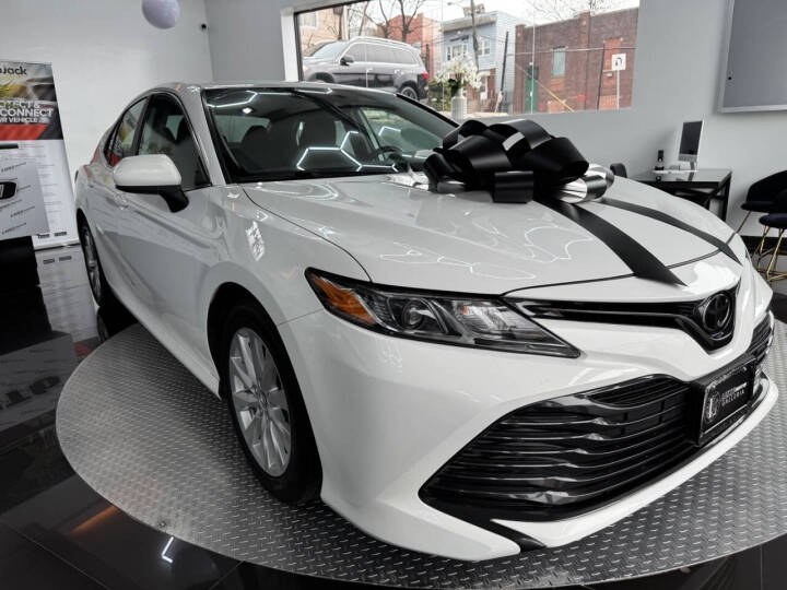 2019 Toyota Camry LE Auto (Natl) photo