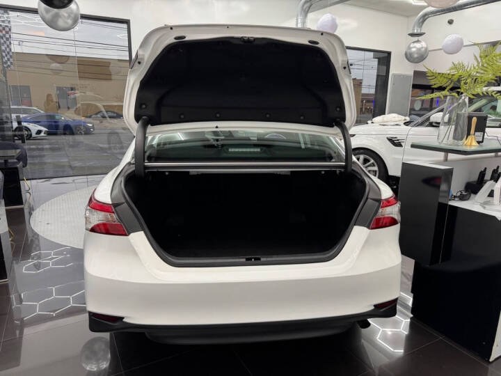 2019 Toyota Camry LE Auto (Natl) photo