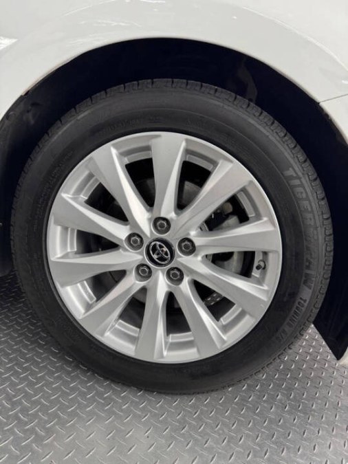 2019 Toyota Camry LE Auto (Natl) photo