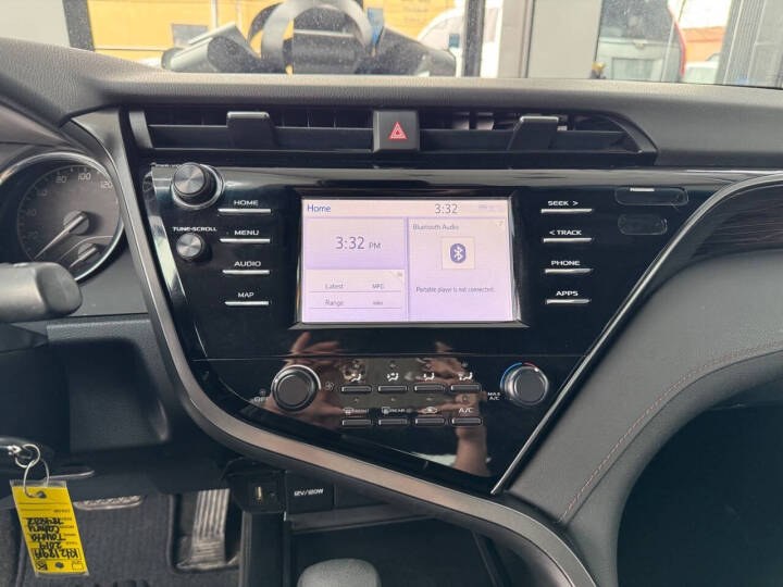 2019 Toyota Camry LE Auto (Natl) photo