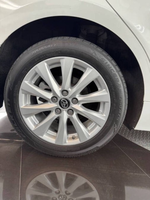 2019 Toyota Camry LE Auto (Natl) photo
