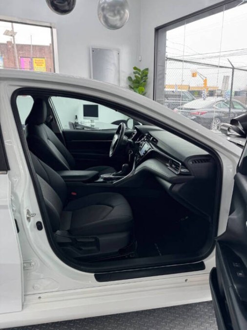 2019 Toyota Camry LE Auto (Natl) photo