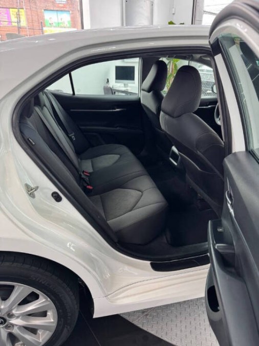 2019 Toyota Camry LE Auto (Natl) photo