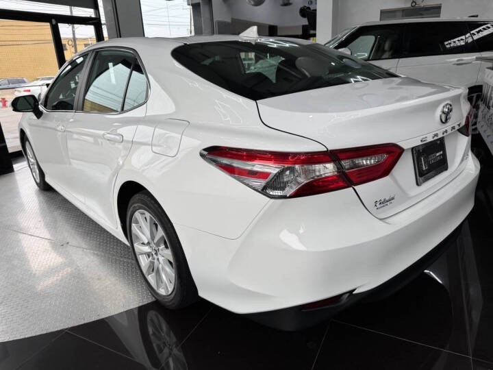 2019 Toyota Camry LE Auto (Natl) photo