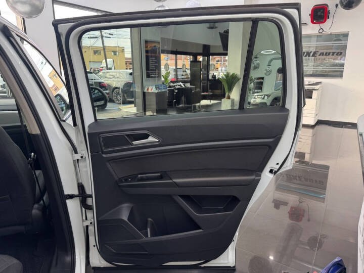 2018 Volkswagen Atlas 3.6L V6 S 4MOTION photo