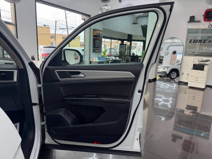 2018 Volkswagen Atlas 3.6L V6 S 4MOTION photo