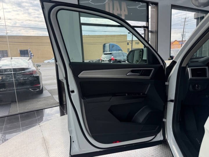 2018 Volkswagen Atlas 3.6L V6 S 4MOTION photo