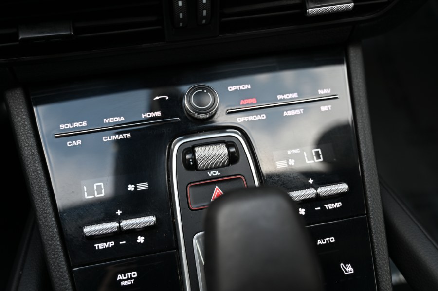 2020 Porsche Cayenne AWD photo