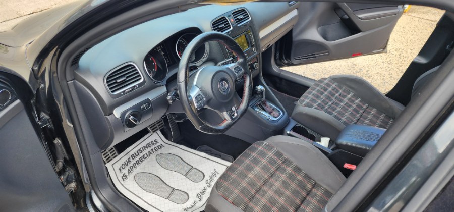 2012 Volkswagen GTI Base PZEV photo