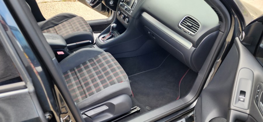 2012 Volkswagen GTI Base PZEV photo