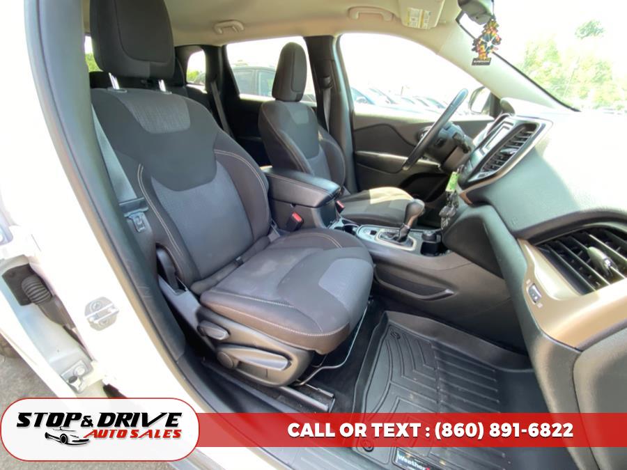 2015 Jeep Cherokee 4WD 4dr Latitude photo