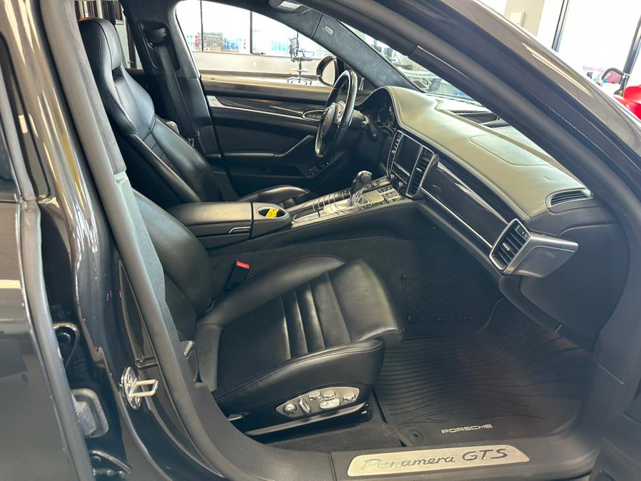 2016 Porsche Panamera 4dr HB GTS photo