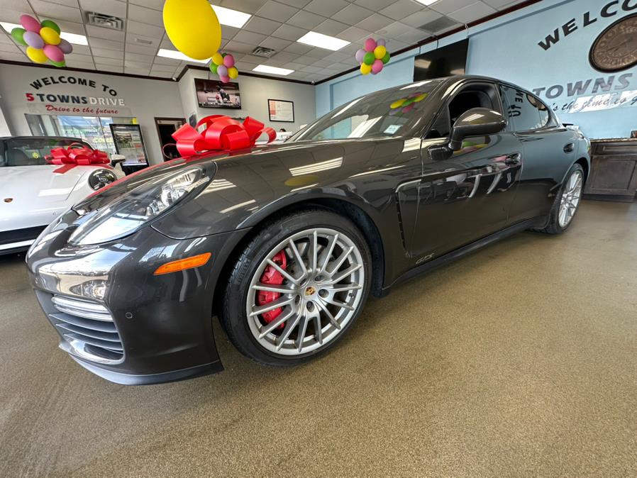 2016 Porsche Panamera 4dr HB GTS photo