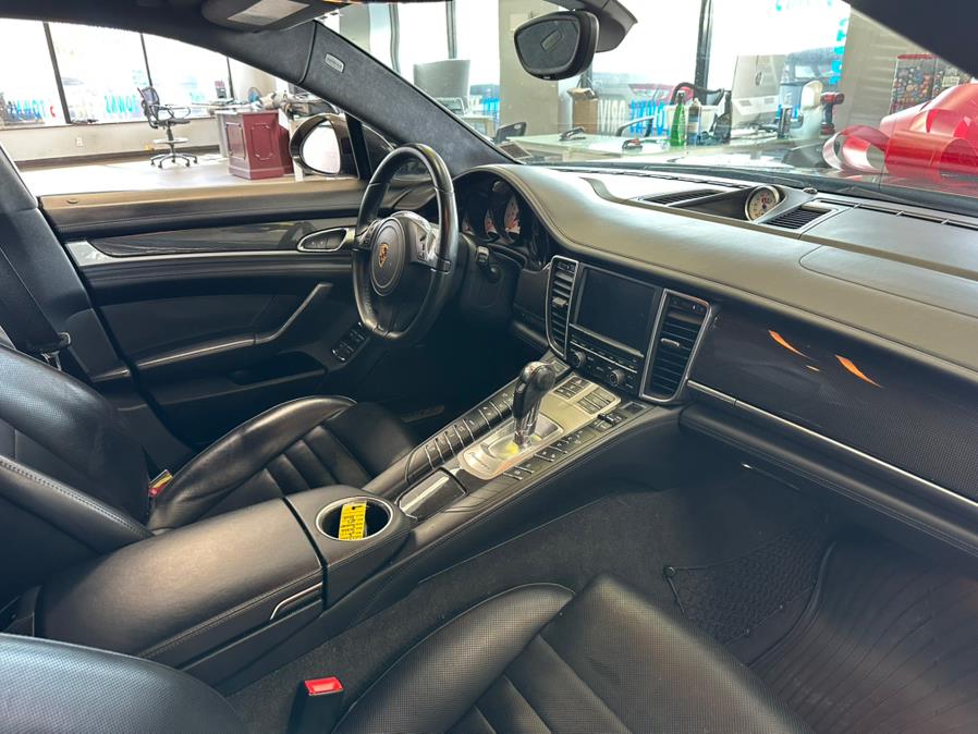 2016 Porsche Panamera 4dr HB GTS photo