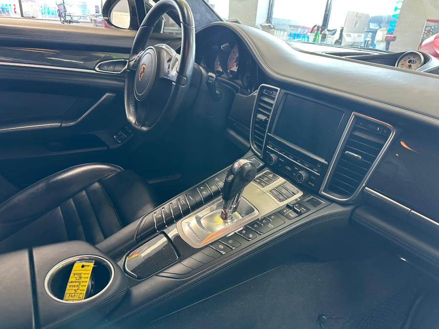2016 Porsche Panamera 4dr HB GTS photo