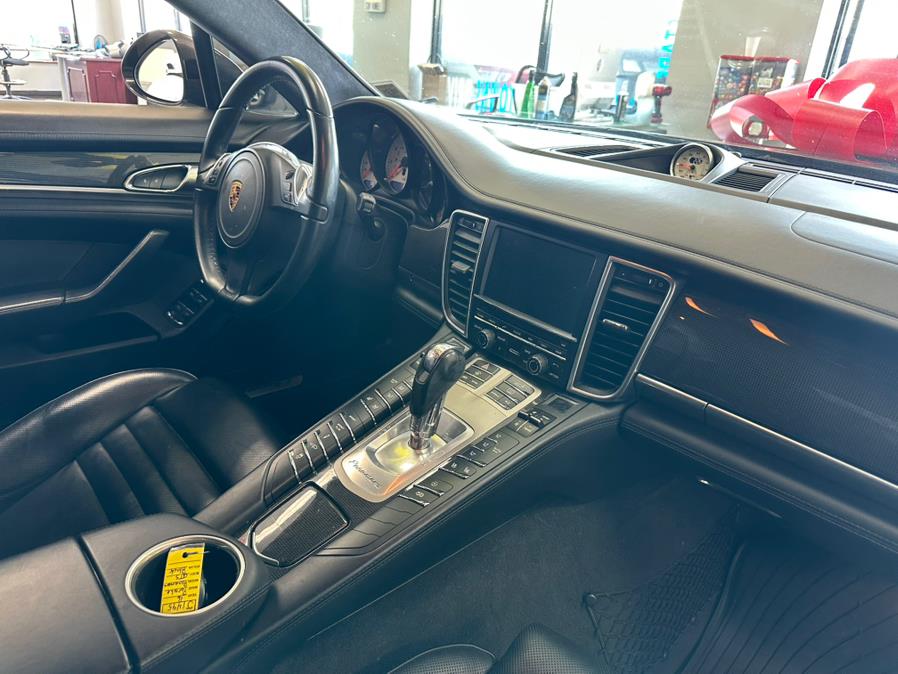 2016 Porsche Panamera 4dr HB GTS photo